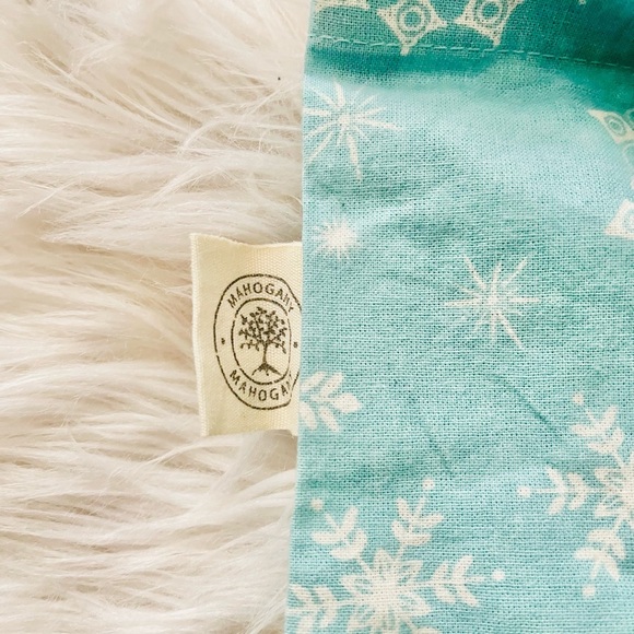 Mahogany Bag with A Purpose Snowflake Graphic Blue Linen Tote Bag - Picture 3 of 5